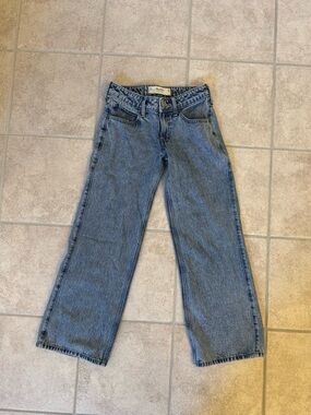 Hollister Women’s Low-Rise Baggy Jeans